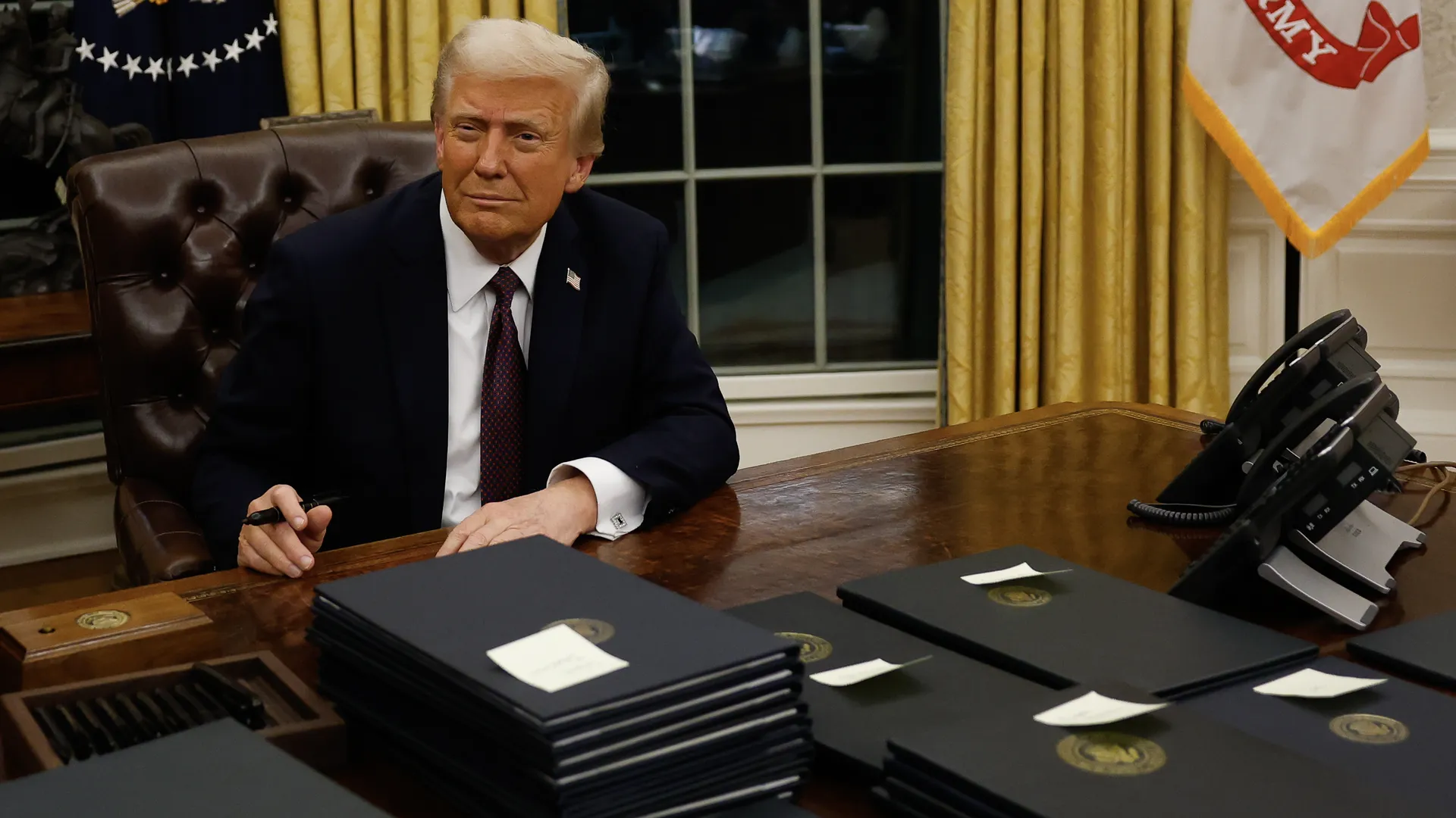 Donald Trump in the Oval Office, symbolizing the impact of US policy on global markets.